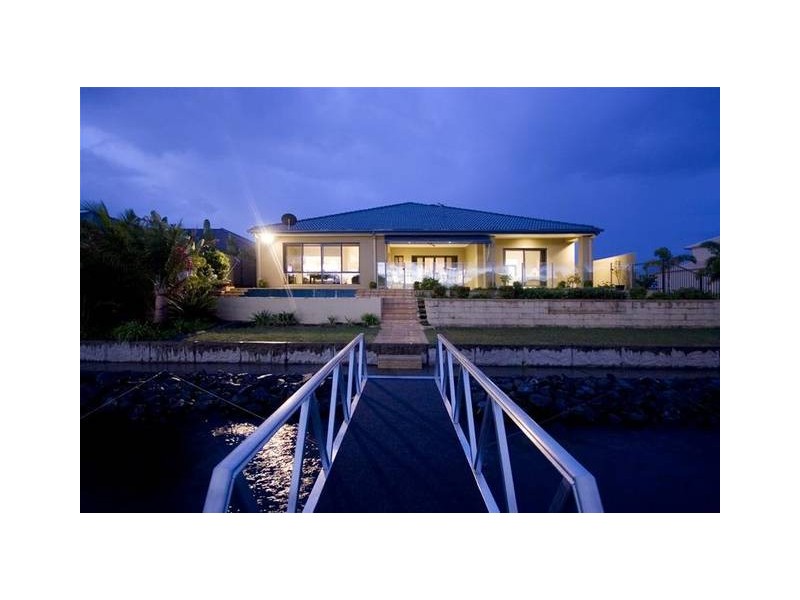 8 MANDOLIN AVE, Hope Island QLD 4212