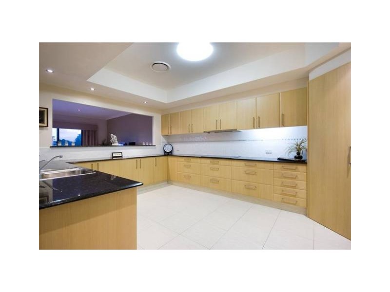 8 MANDOLIN AVE, Hope Island QLD 4212