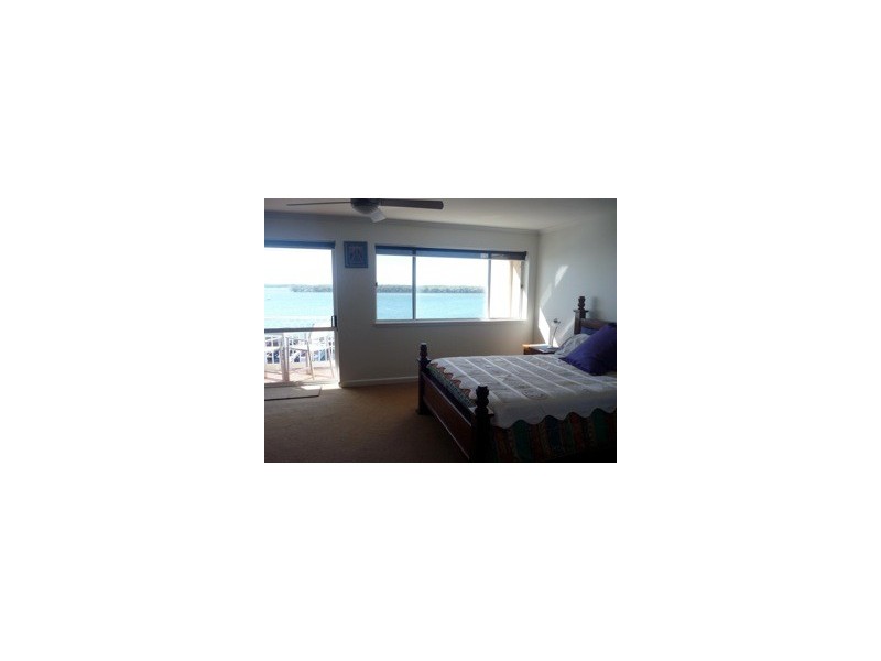 60/3 MARINA CRESCENT, Runaway Bay QLD 4216