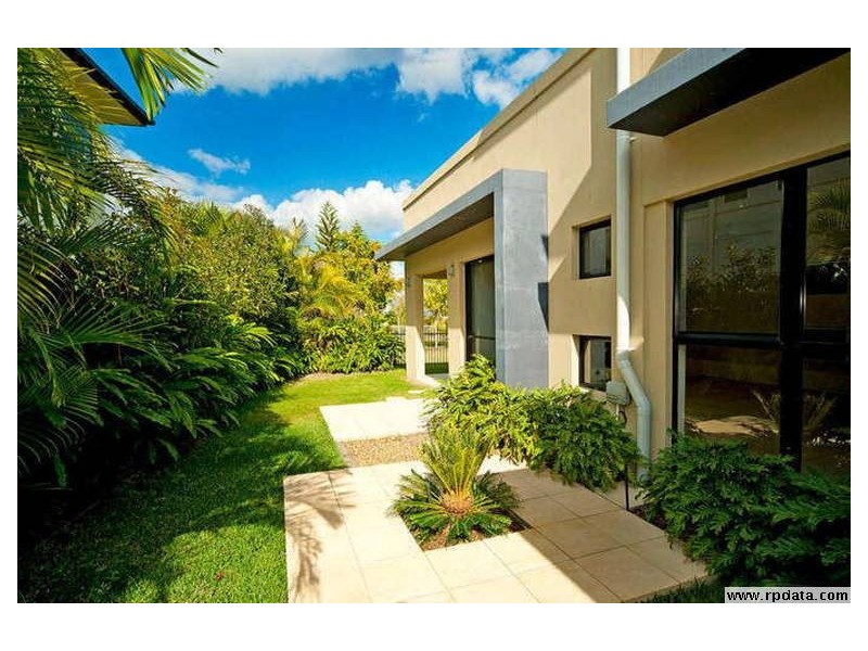 6018 CALARDO AVE, Hope Island QLD 4212