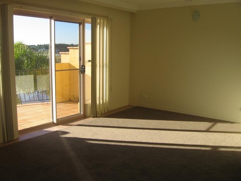 18/14 PENDRAAT PARADE, Hope Island QLD 4212