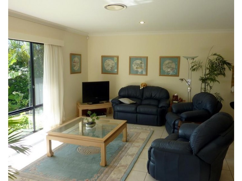 1 Windchimes Way, Helensvale QLD 4212