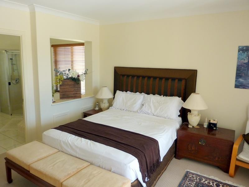 1 Windchimes Way, Helensvale QLD 4212