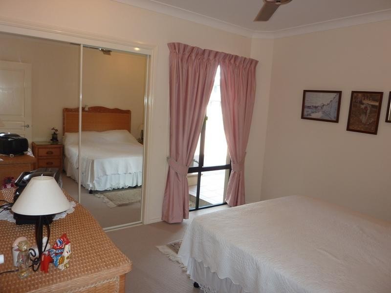 1 Windchimes Way, Helensvale QLD 4212