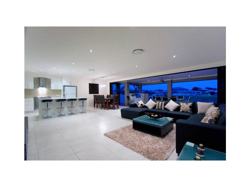 49 SOUTHAVEN DRIVE, Hope Island QLD 4212