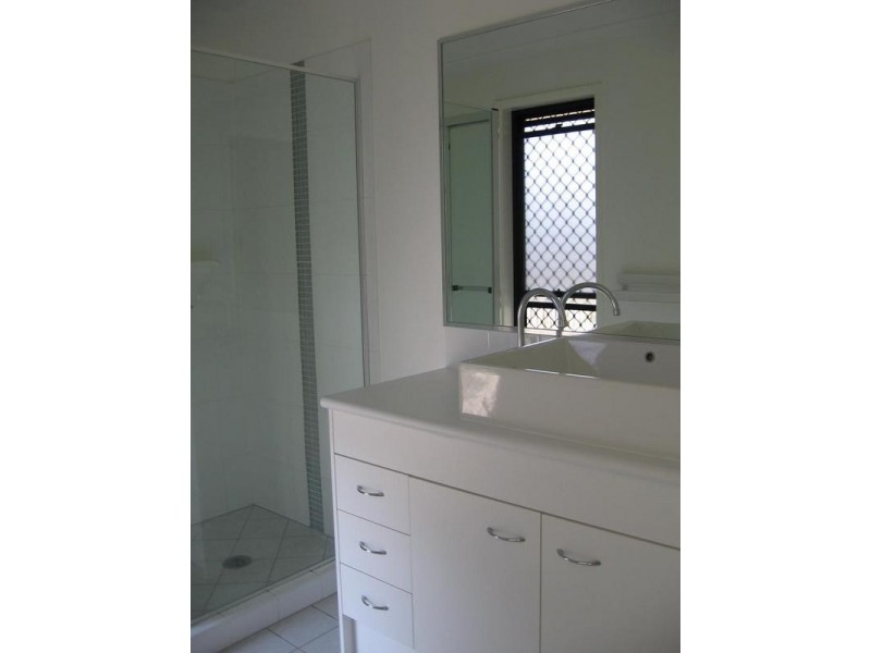 4 SAILAWAY CRT, Coomera QLD 4209