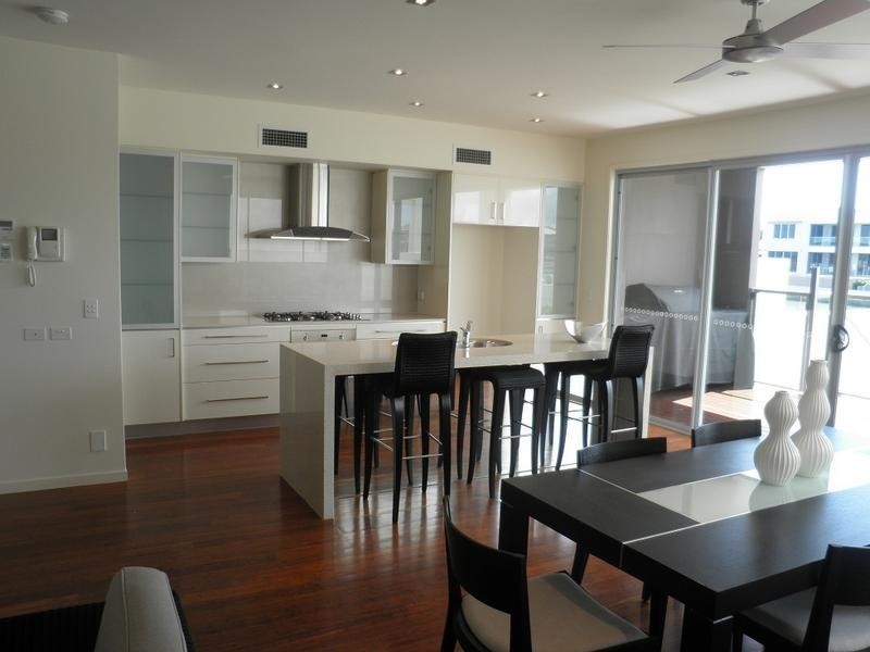 2/5 South Quay Drive, Biggera Waters QLD 4216