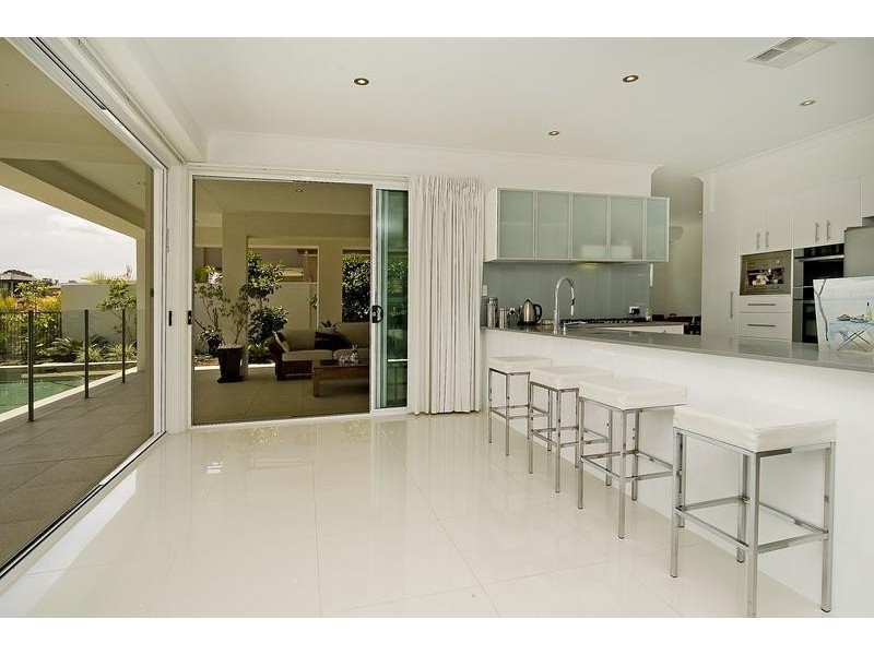 2549 Gowrie Way, Hope Island QLD 4212