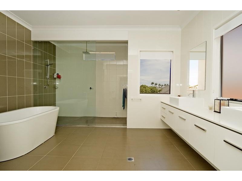 2549 Gowrie Way, Hope Island QLD 4212