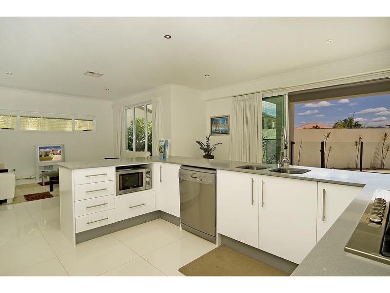 2549 Gowrie Way, Hope Island QLD 4212