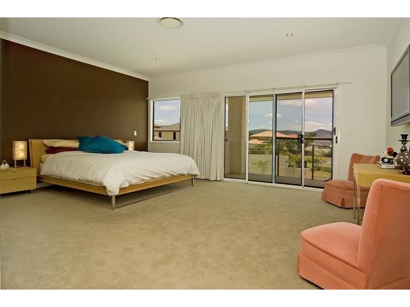 2549 Gowrie Way, Hope Island QLD 4212