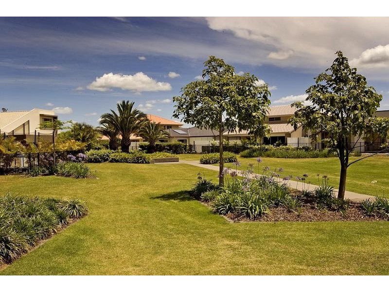 2549 Gowrie Way, Hope Island QLD 4212