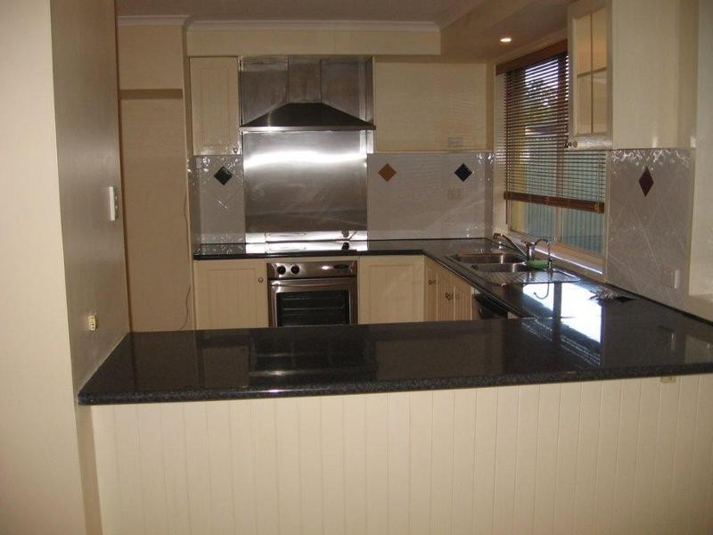 10 EINGANA ST, Hope Island QLD 4212