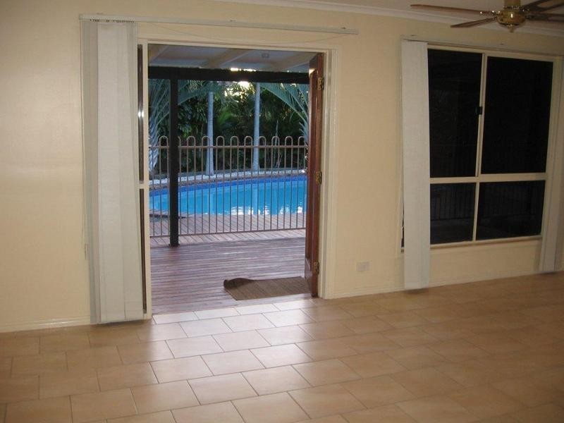 10 EINGANA ST, Hope Island QLD 4212