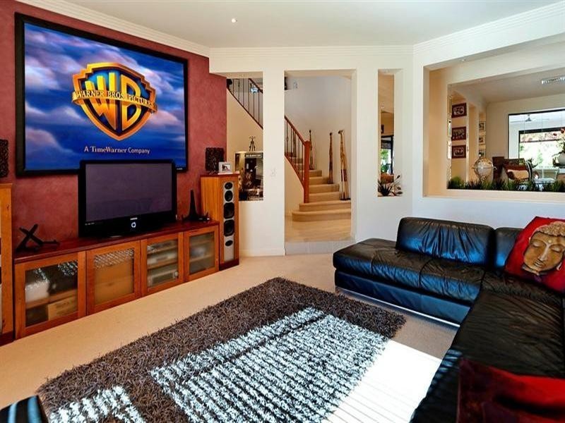 3185 Riverleigh Drive, Hope Island QLD 4212