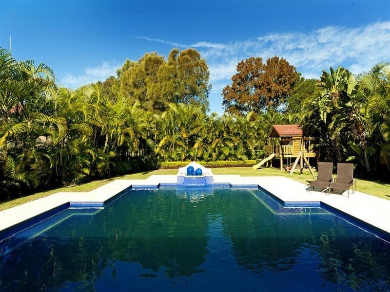 3185 Riverleigh Drive, Hope Island QLD 4212