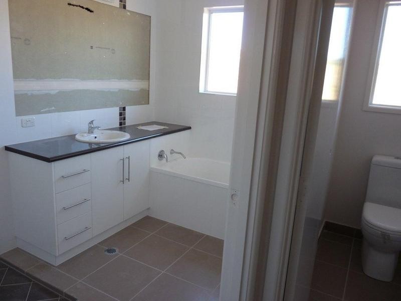 26 Douglas Crescent, Rural View QLD 4740