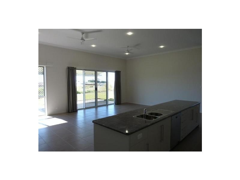26 Douglas Crescent, Rural View QLD 4740