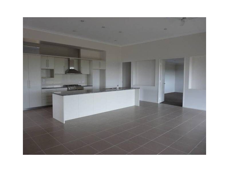 26 Douglas Crescent, Rural View QLD 4740