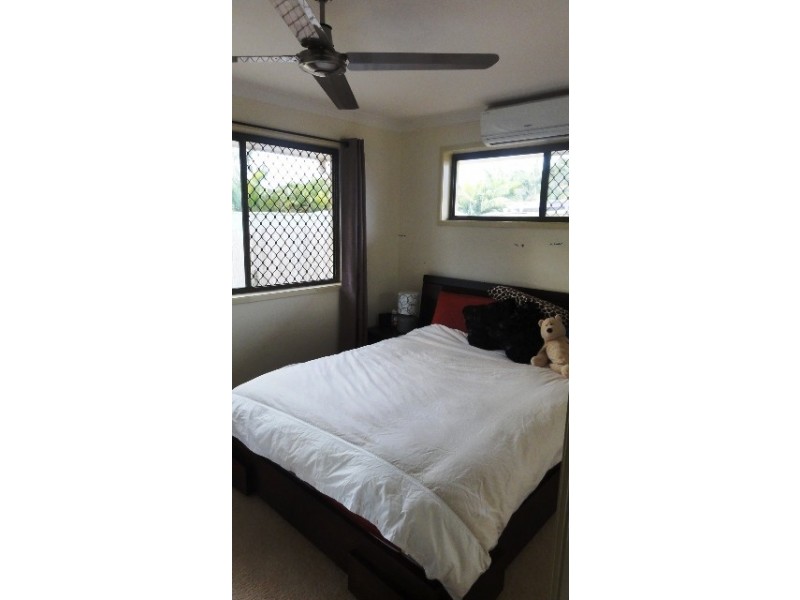 9 EINGANA ST, Hope Island QLD 4212