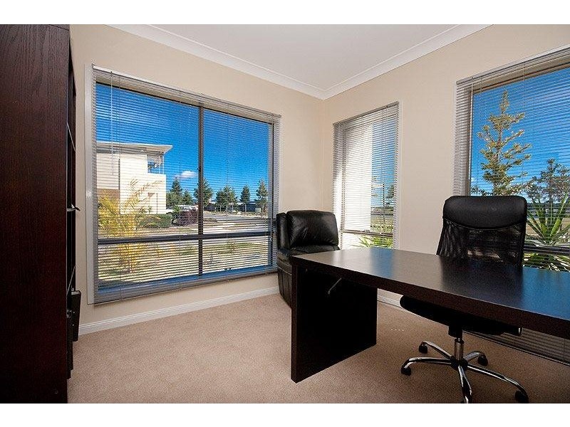 26 Cova Boulevard, Hope Island QLD 4212