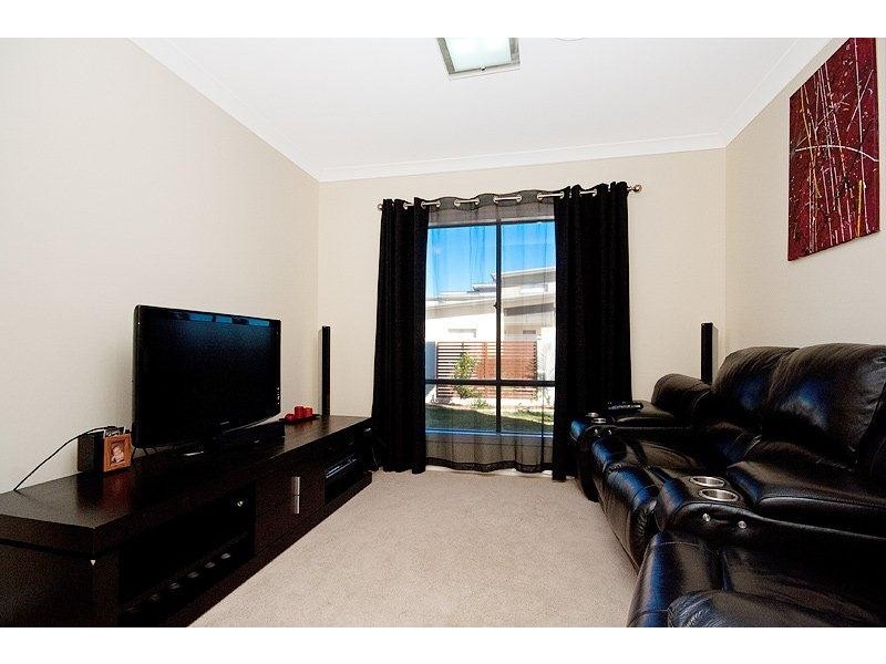 26 Cova Boulevard, Hope Island QLD 4212