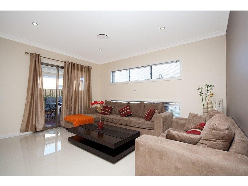 26 Cova Boulevard, Hope Island QLD 4212