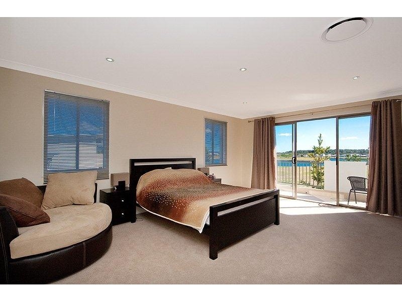 26 Cova Boulevard, Hope Island QLD 4212