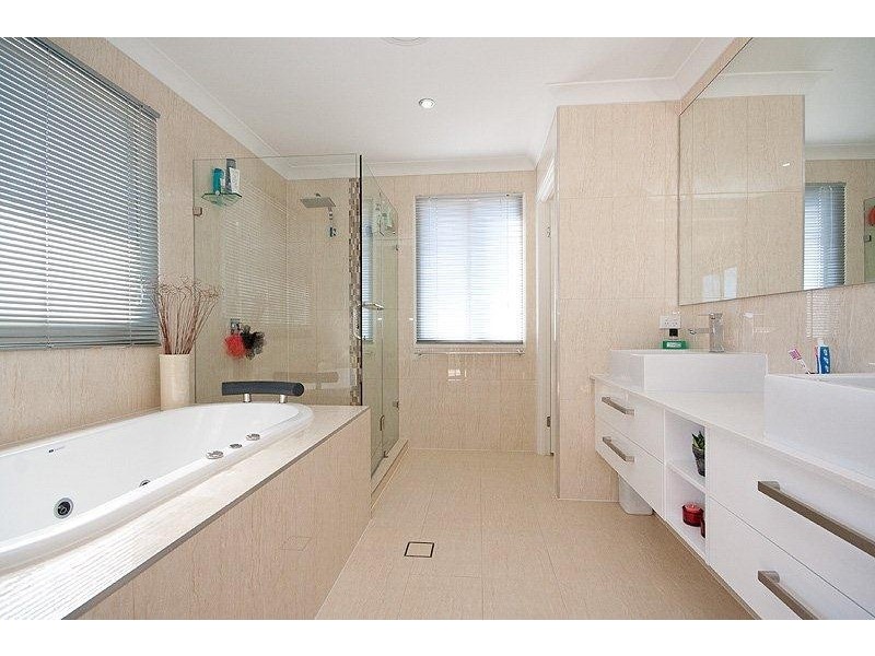 26 Cova Boulevard, Hope Island QLD 4212