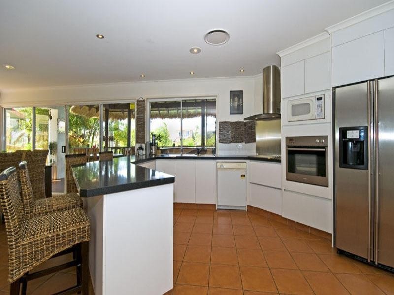 14 Roderick Court, Benowa QLD 4217