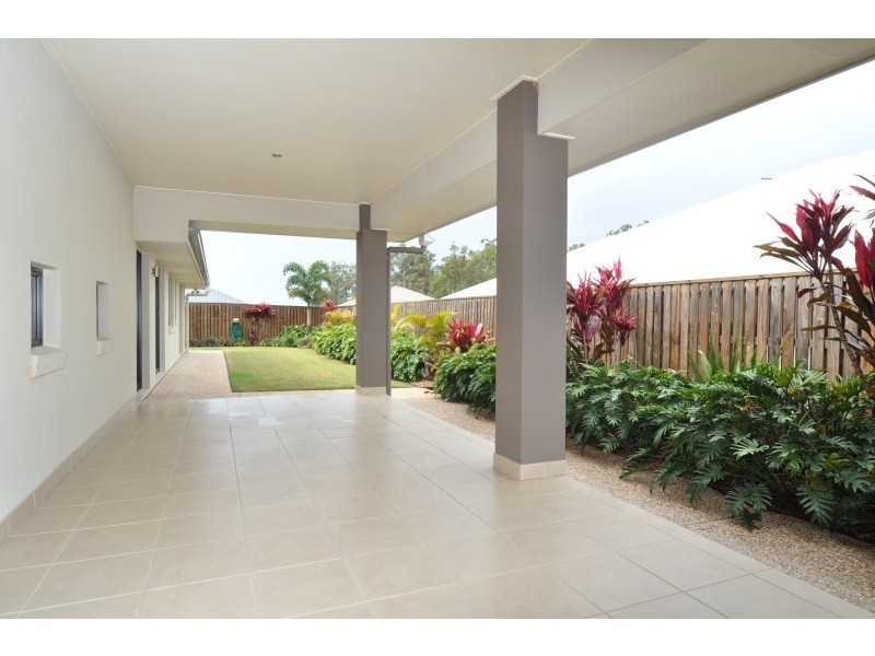 11 Coach Way, Coomera QLD 4209