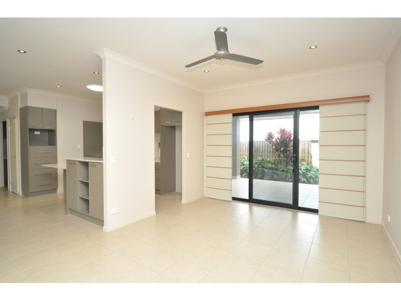 11 Coach Way, Coomera QLD 4209