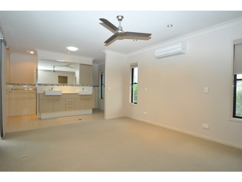 11 Coach Way, Coomera QLD 4209