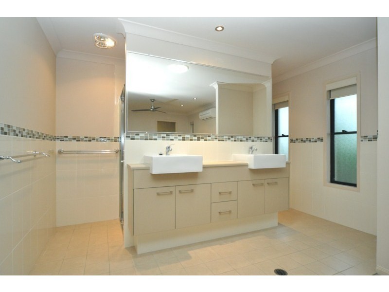 11 Coach Way, Coomera QLD 4209