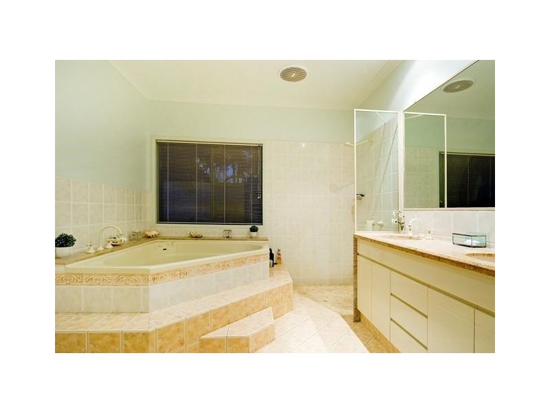 1621 Rosebank Way, Hope Island QLD 4212