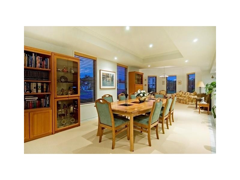 1621 Rosebank Way, Hope Island QLD 4212