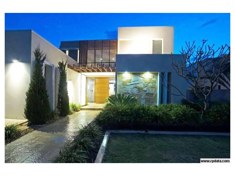 1671 Riverdale Drive, Hope Island QLD 4212