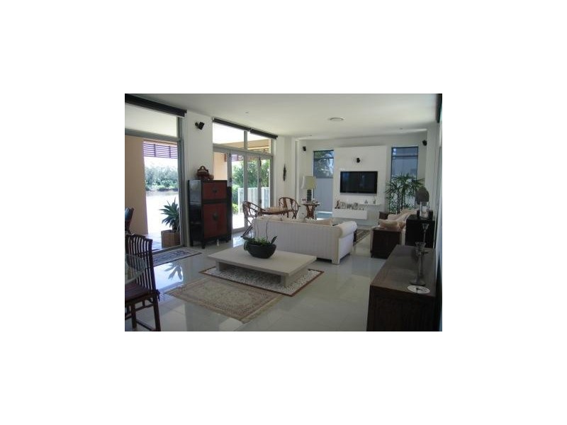 1671 Riverdale Drive, Hope Island QLD 4212