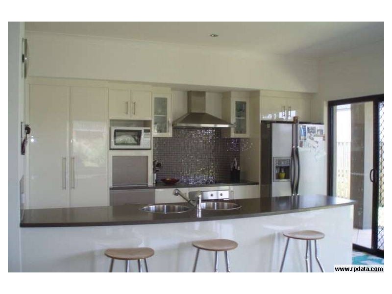 19 Ontario Crt, Oxenford QLD 4210