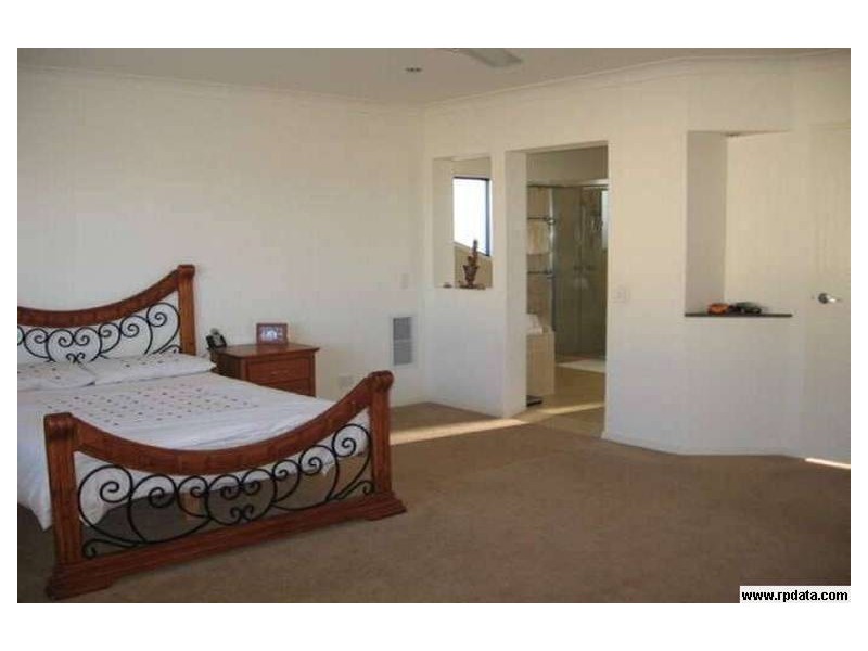 19 Ontario Crt, Oxenford QLD 4210