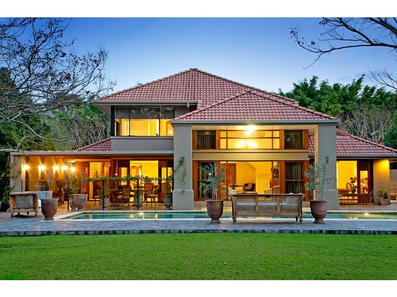 8202 Magnolia Drive, Hope Island QLD 4212