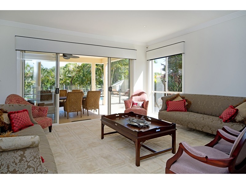 1097 Beechwood Drive, Hope Island QLD 4212