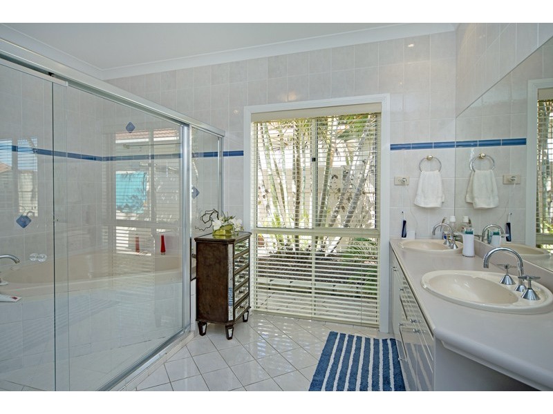 1097 Beechwood Drive, Hope Island QLD 4212