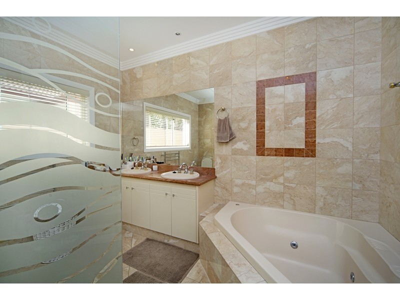 1097 Beechwood Drive, Hope Island QLD 4212