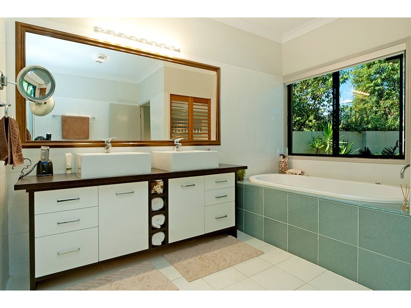 2523 Gracemere Circuit North, Hope Island QLD 4212