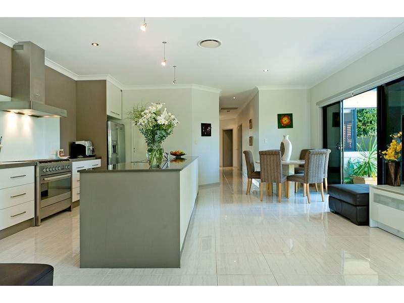 2523 Gracemere Circuit North, Hope Island QLD 4212