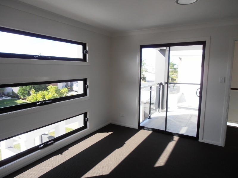 5 Harbourvue Court, Helensvale QLD 4212