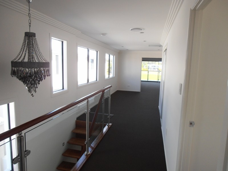 5 Harbourvue Court, Helensvale QLD 4212