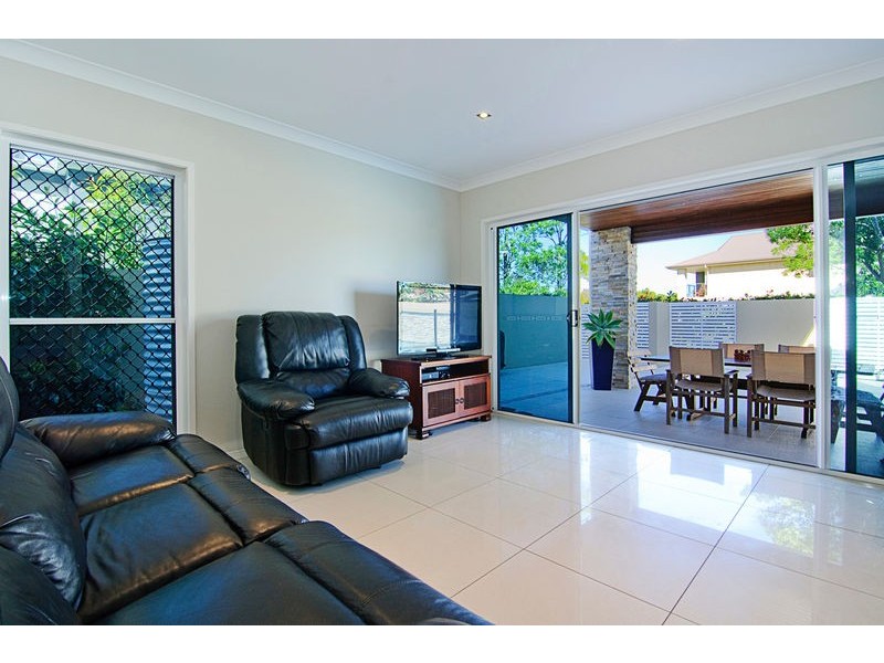 1 Onshore Place, Helensvale QLD 4212