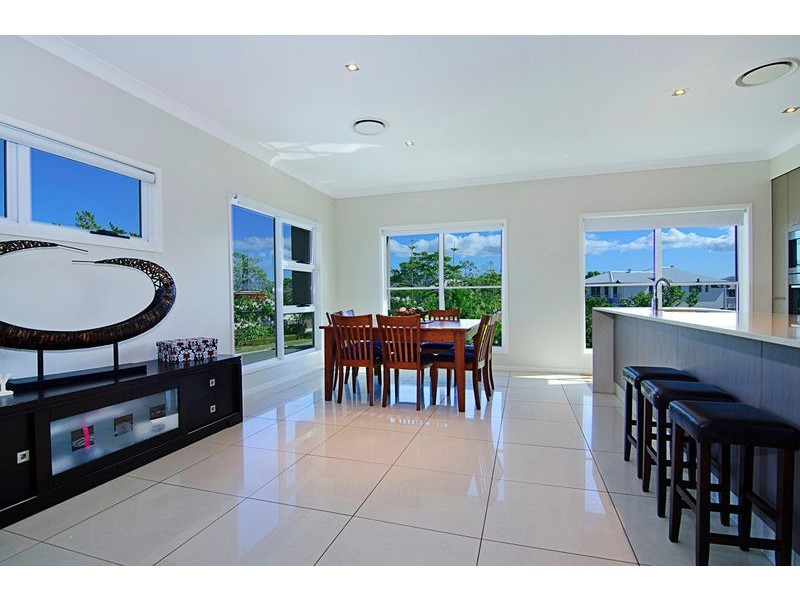 1 Onshore Place, Helensvale QLD 4212